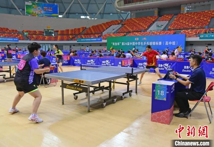 全国近六百名高中乒乓选手在广州花都区东风体