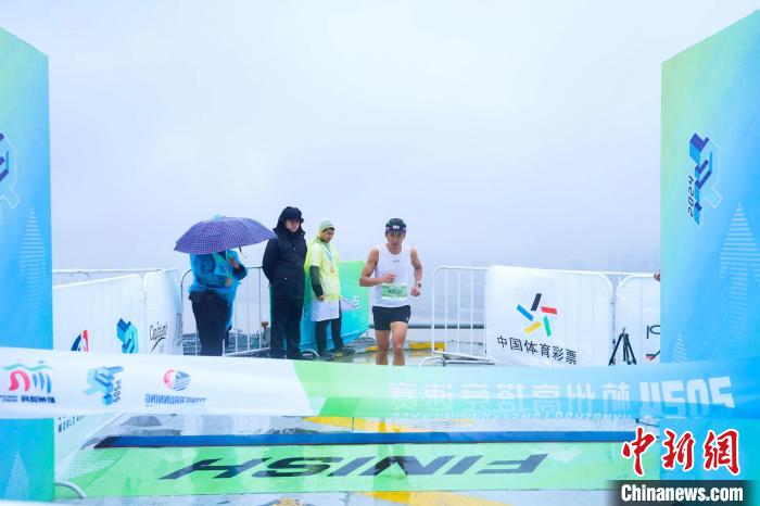 杭州高塔竞速赛点燃全民健身热潮 引领城市时尚