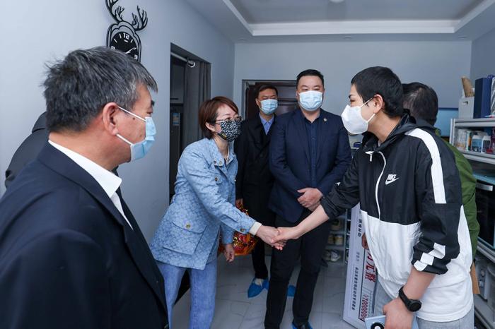 上海女足队员邱芳芳获1