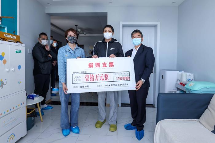 上海女足队员邱芳芳获10万元医疗资助 病后康复