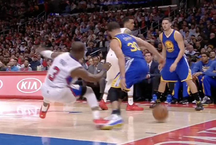 库里昔日被晃倒 保罗次日狂砍41分17助攻引詹姆斯