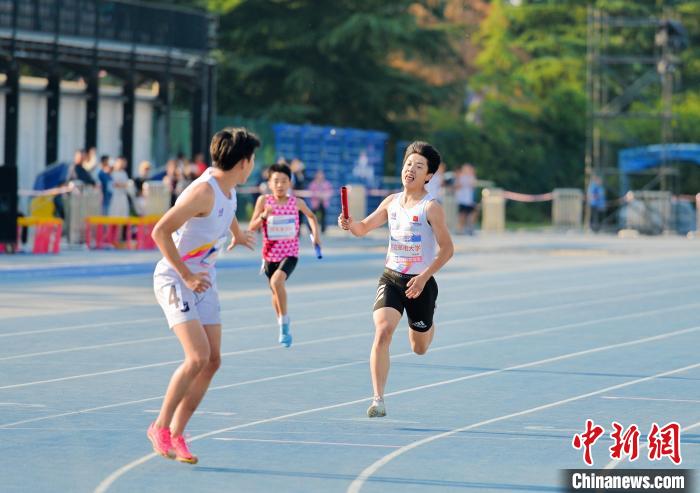 第八届陕西田径公开赛开赛：1100余名选手参赛
