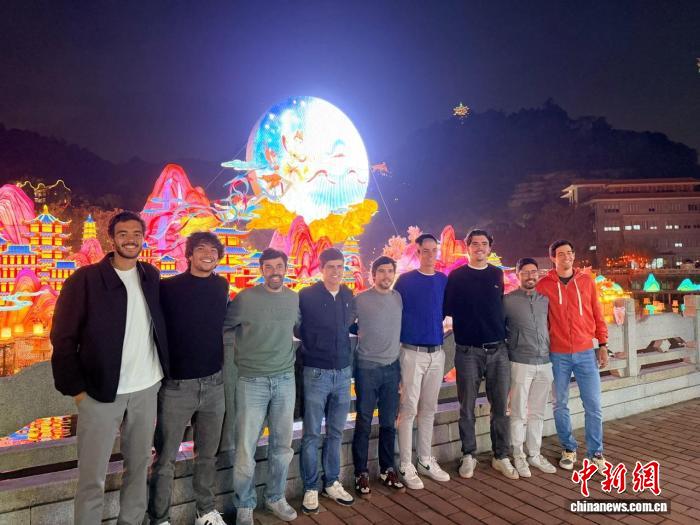 葡萄牙队备战戴维斯杯附加赛 深度体验大湾区灯