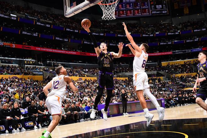 詹姆斯单核带队锁定前四 火箭跌至第五