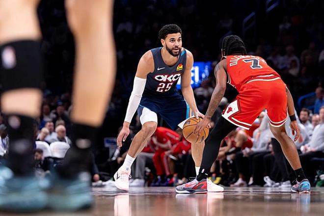 雷霆大胜湖人 米切尔10分成关键先生