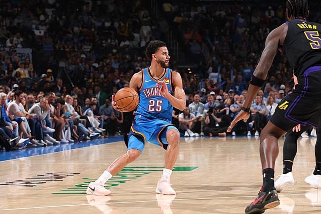 雷霆大胜湖人 米切尔10分成关键先生